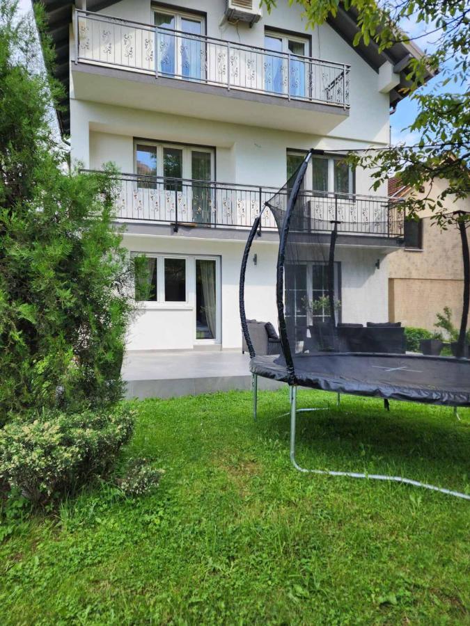 Apartman El ซาราเยโว ภายนอก รูปภาพ