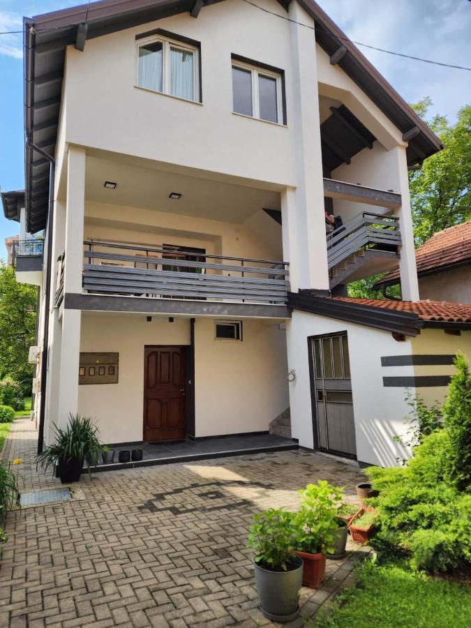 Apartman El ซาราเยโว ภายนอก รูปภาพ