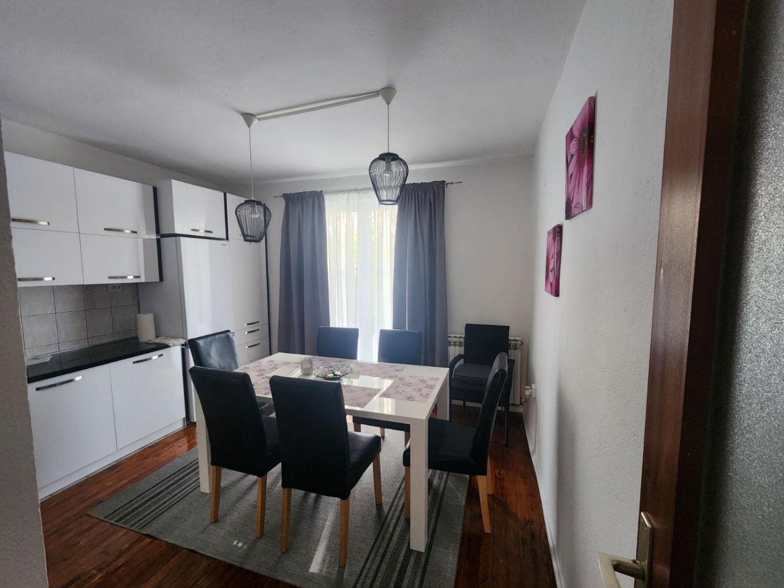 Apartman El ซาราเยโว ภายนอก รูปภาพ
