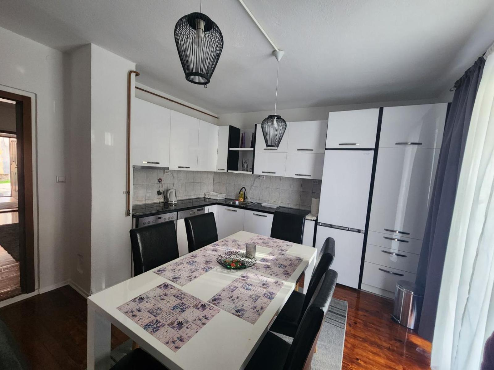 Apartman El ซาราเยโว ภายนอก รูปภาพ