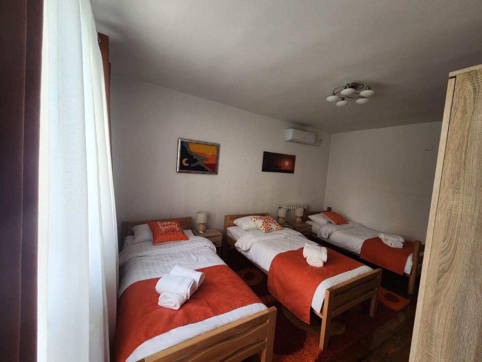 Apartman El ซาราเยโว ภายนอก รูปภาพ
